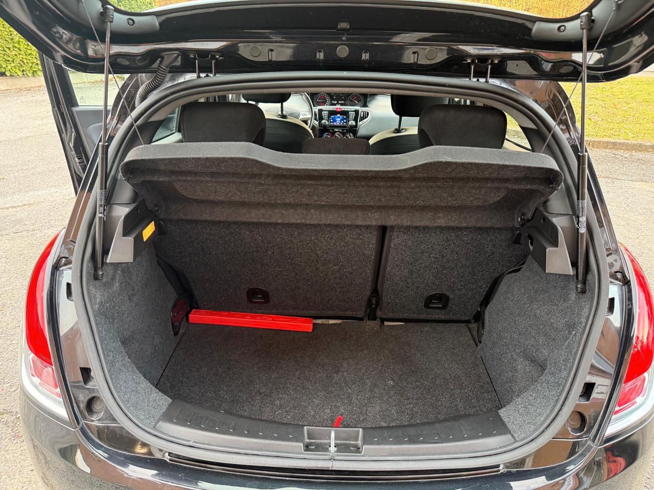 Lancia Ypsilon 1.3 MJT 95 CV 5Porte Gold E6