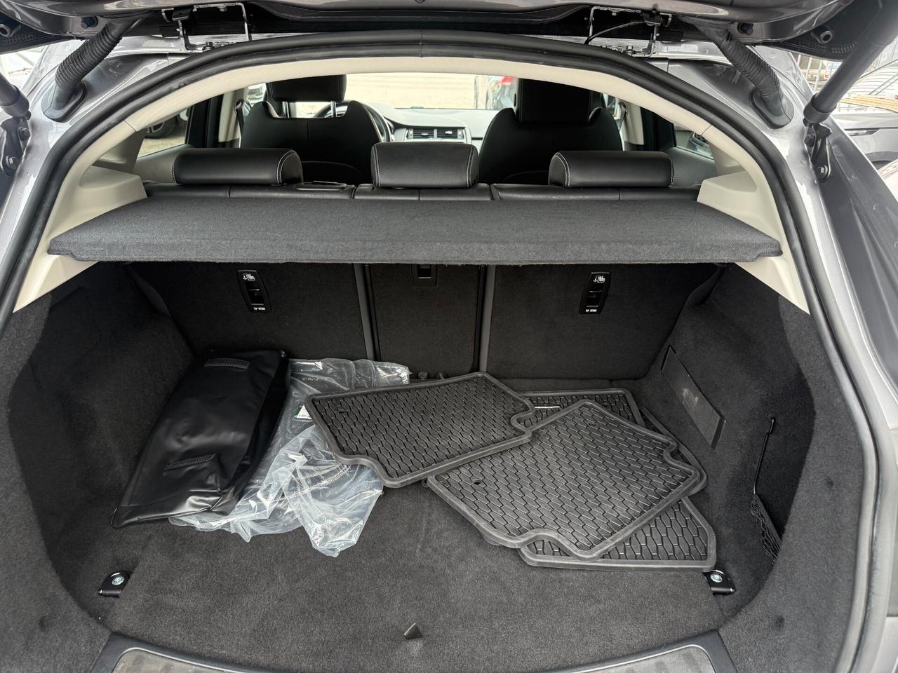 Jaguar E-Pace 2.0d i4 mhev R-Dynamic SE awd 204cv auto