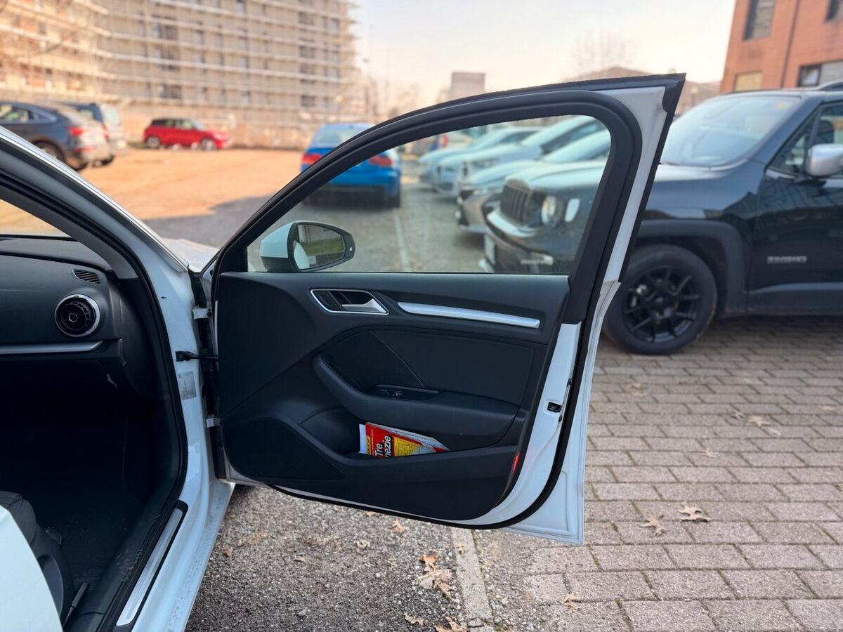 Audi A3 2.0 tdi Ambition 150cv s-tronic E6