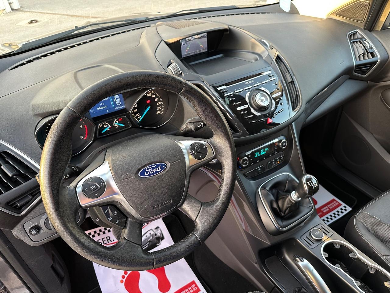 Ford Kuga 2014 2.0 TDCI 140 CV 4WD Titanium DA VETRINA
