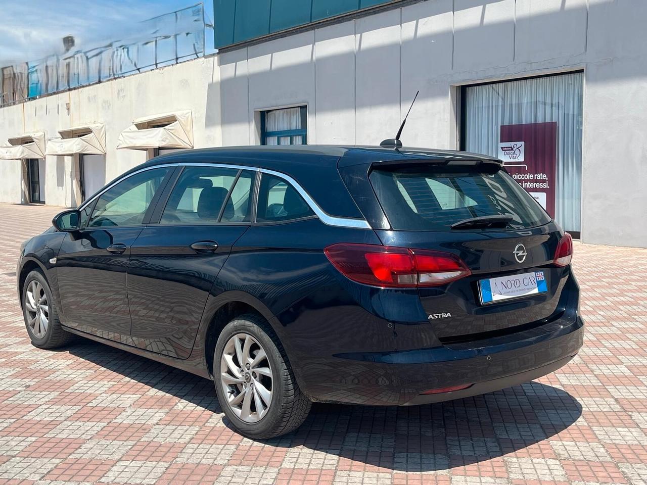Opel Astra 1.6 CDTi 110CV Start&Stop Sports Tourer Business Ideale per Famiglia e Lavoro