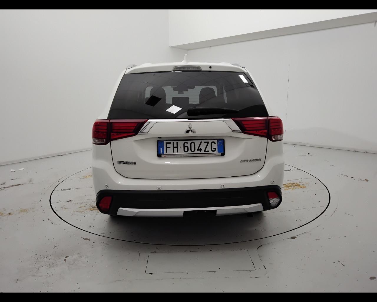 MITSUBISHI Outlander III 2016 - Outlander 2.2 Instyle Plus Sda Diam.Pac