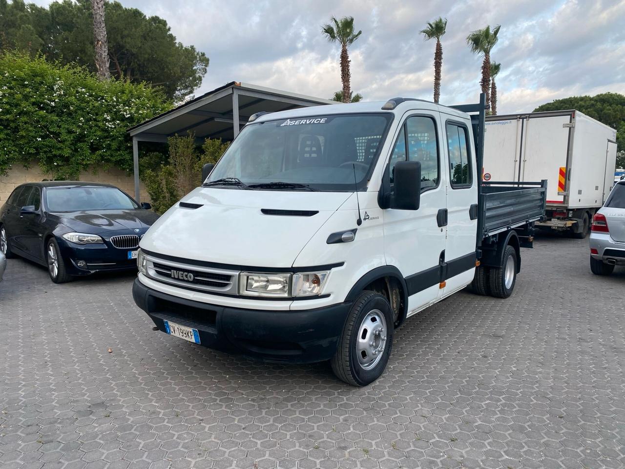 Iveco Daily 35 2.3 Ribaltabile Trilaterale Doppia Cabina 7 posti