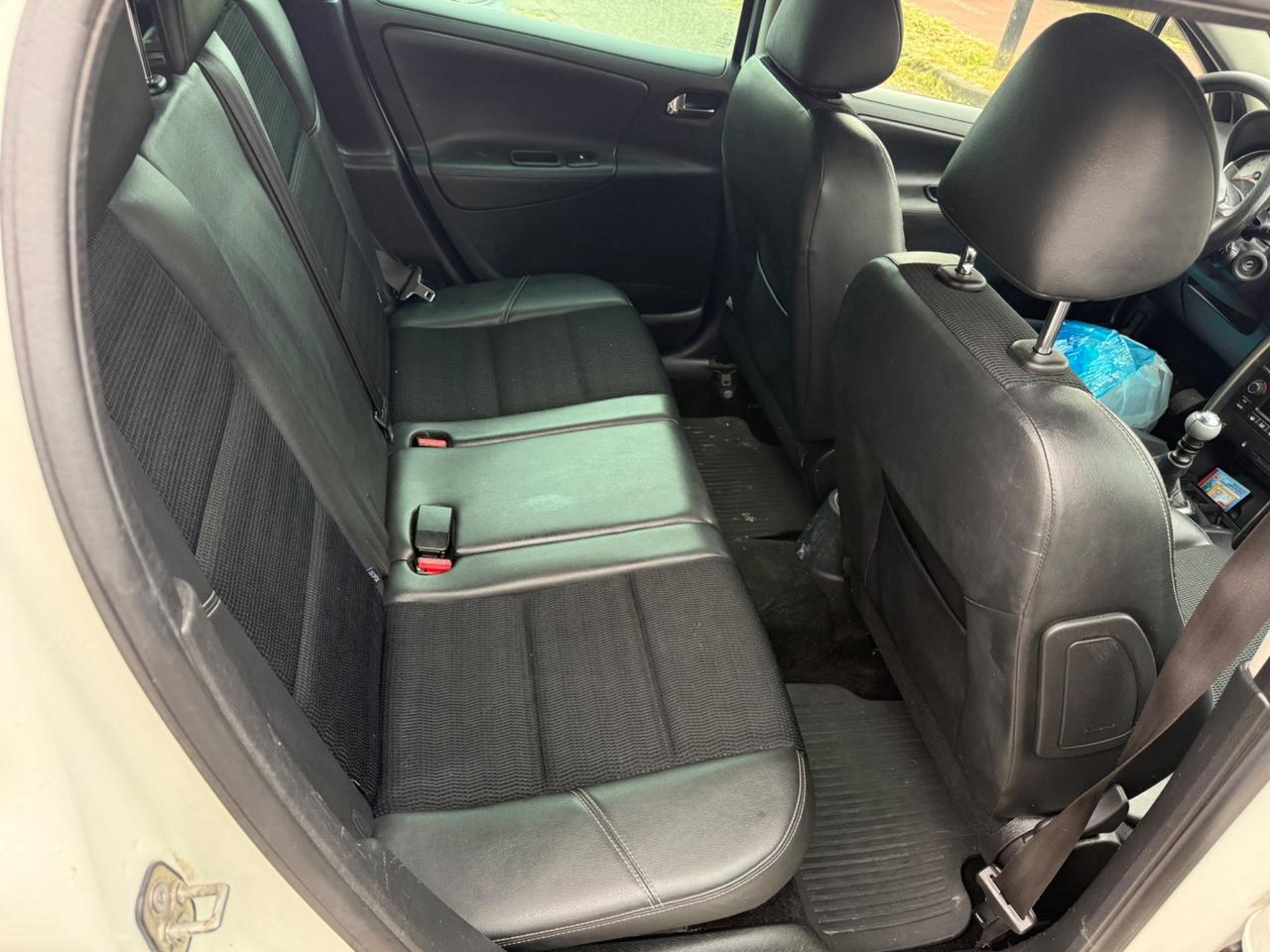 Peugeot 207 1.6 8V HDi 112CV allure