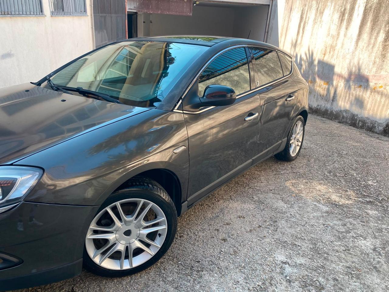 Lancia Delta 1.6cc diesel(PRIVATO)-2009