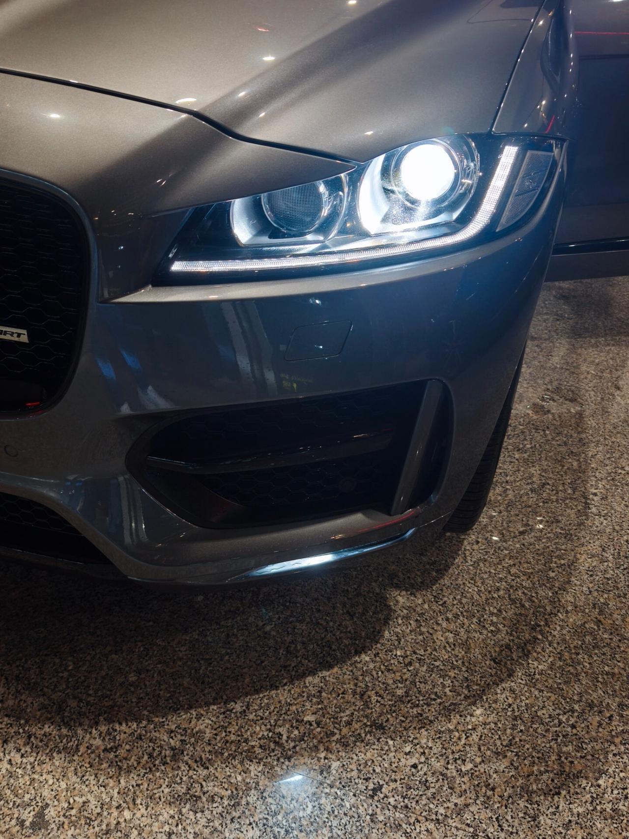 Jaguar F-Pace 2.0 D 180 CV AWD aut. R-SPORT 2018