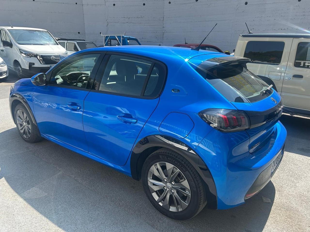 Peugeot 208 motore elettrico Allure