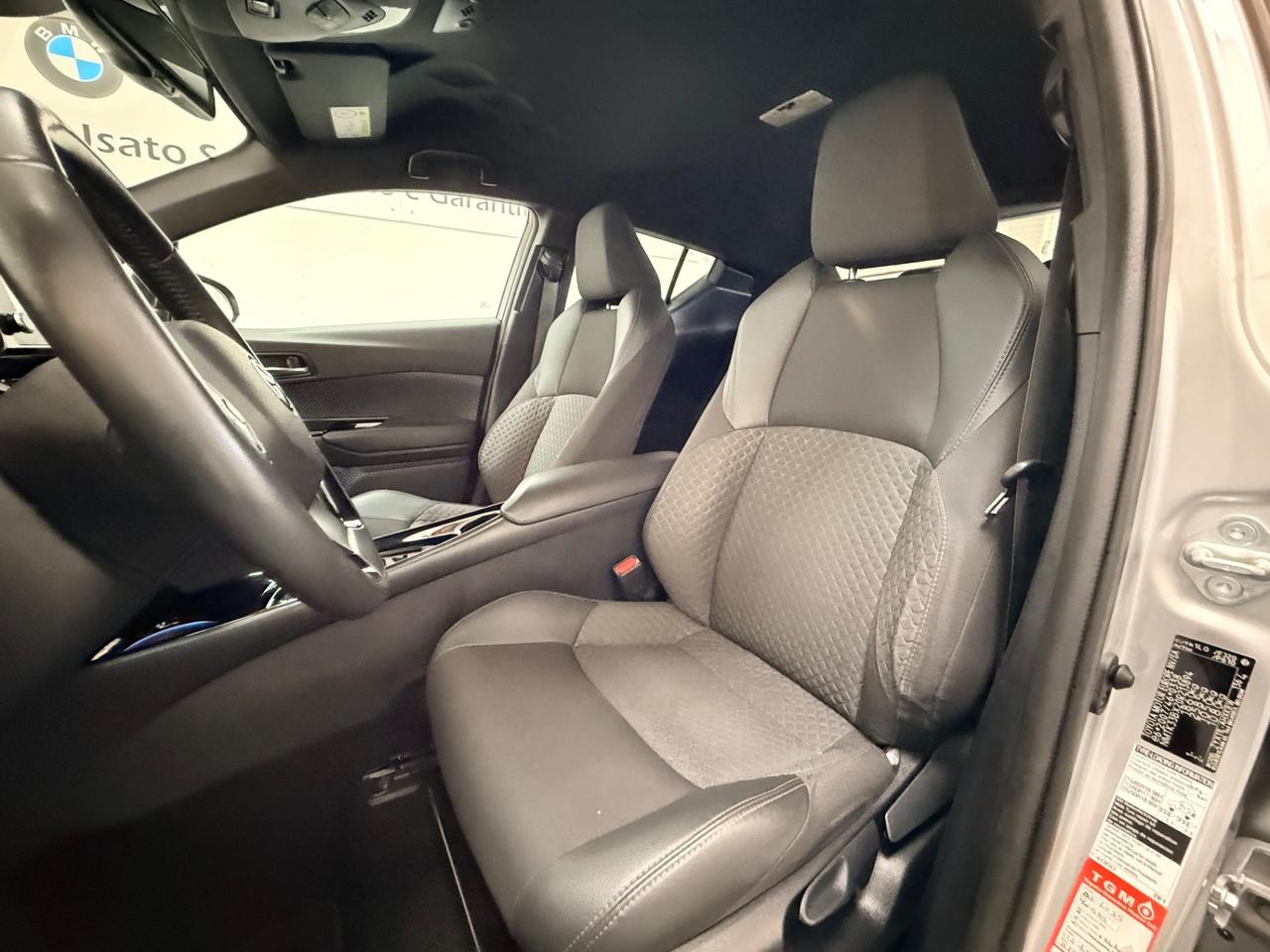 Toyota C-HR 1.8 Hybrid E-CVT 98cv Lounge 07/2022 Neopatentati