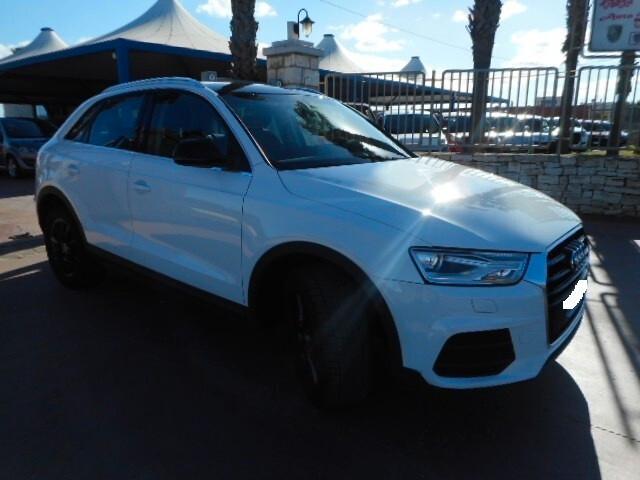 Audi Q3 2.0 TDI 120 CV BLACK & WHITE