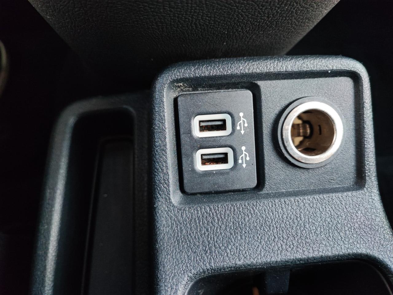 Ford Grand Tourneo Gancio Traino 7 Posti Euro 6