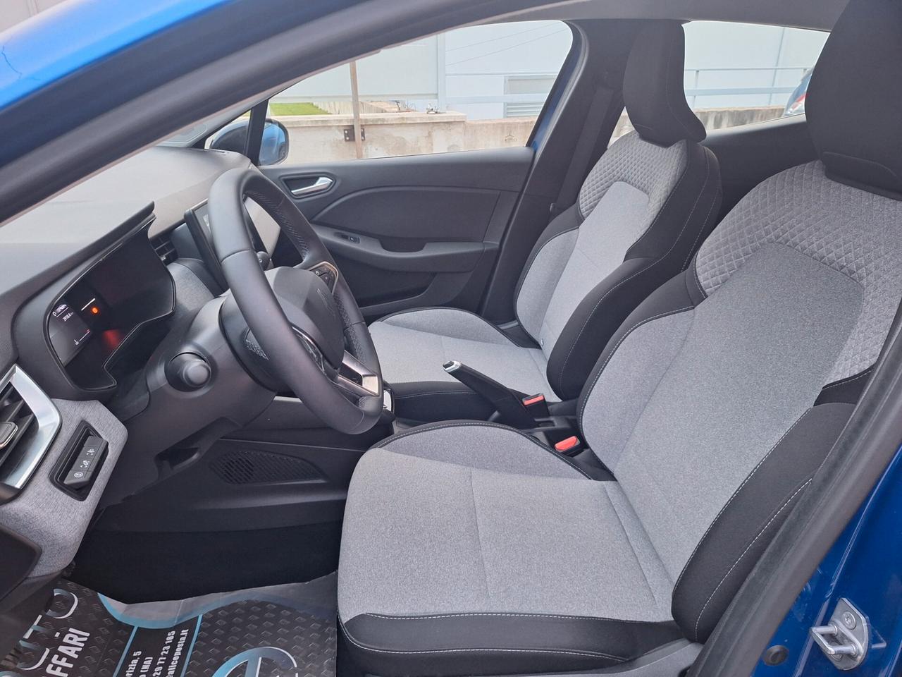 Renault Clio EVOLUTION 1.0 TCe 90cv NAV+RETROCAM. 2025