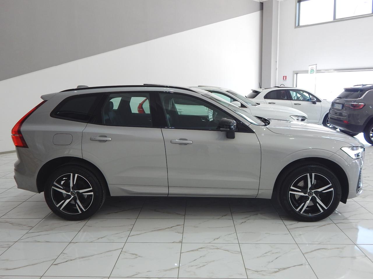 Volvo XC60 2.0 b4 R-Design AWD Aut. TETTO-NAVI-PELLE-PARK-LED