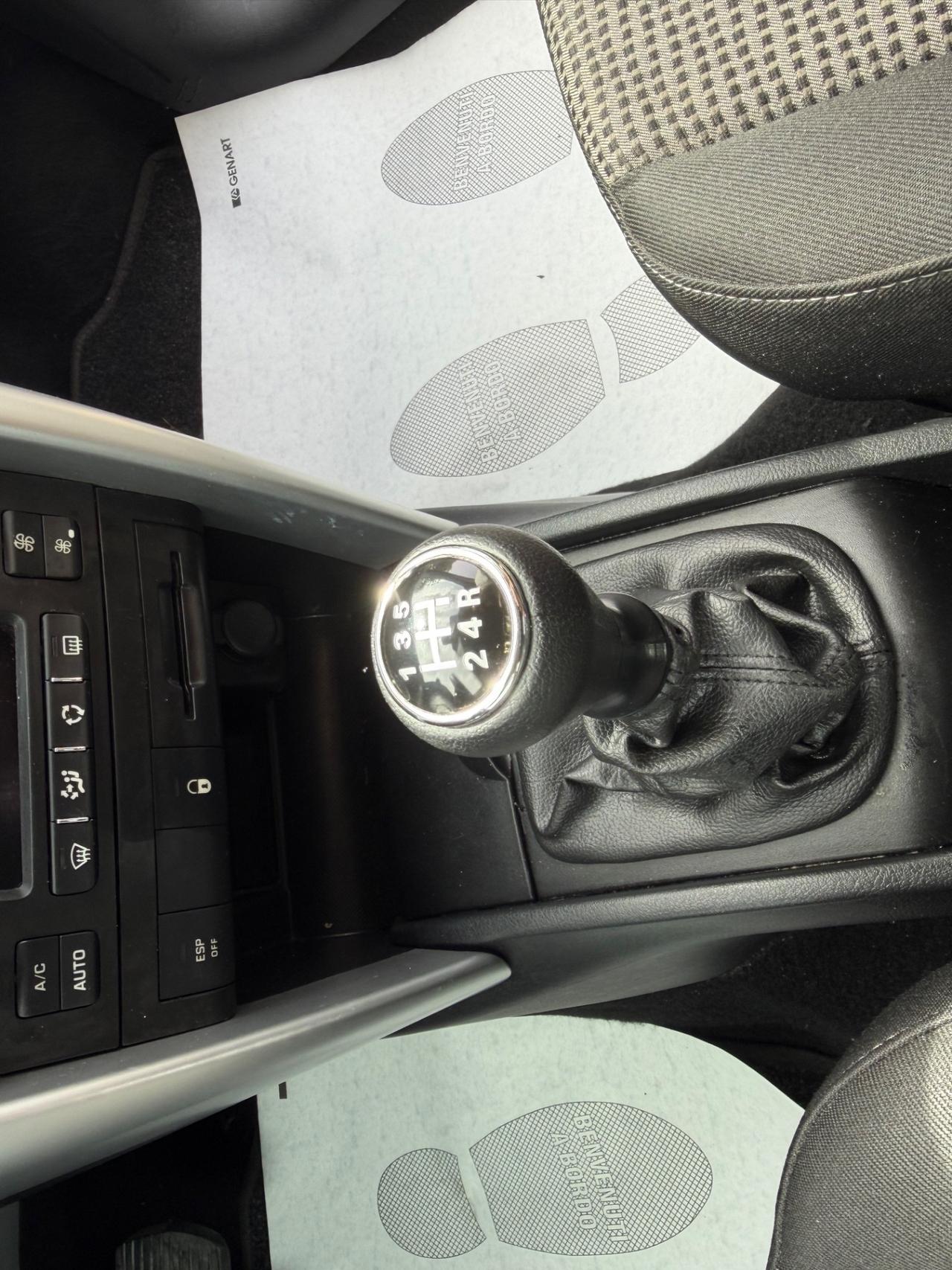 Peugeot 207 1.6 8V HDi 93CV 5p. Allure 2011