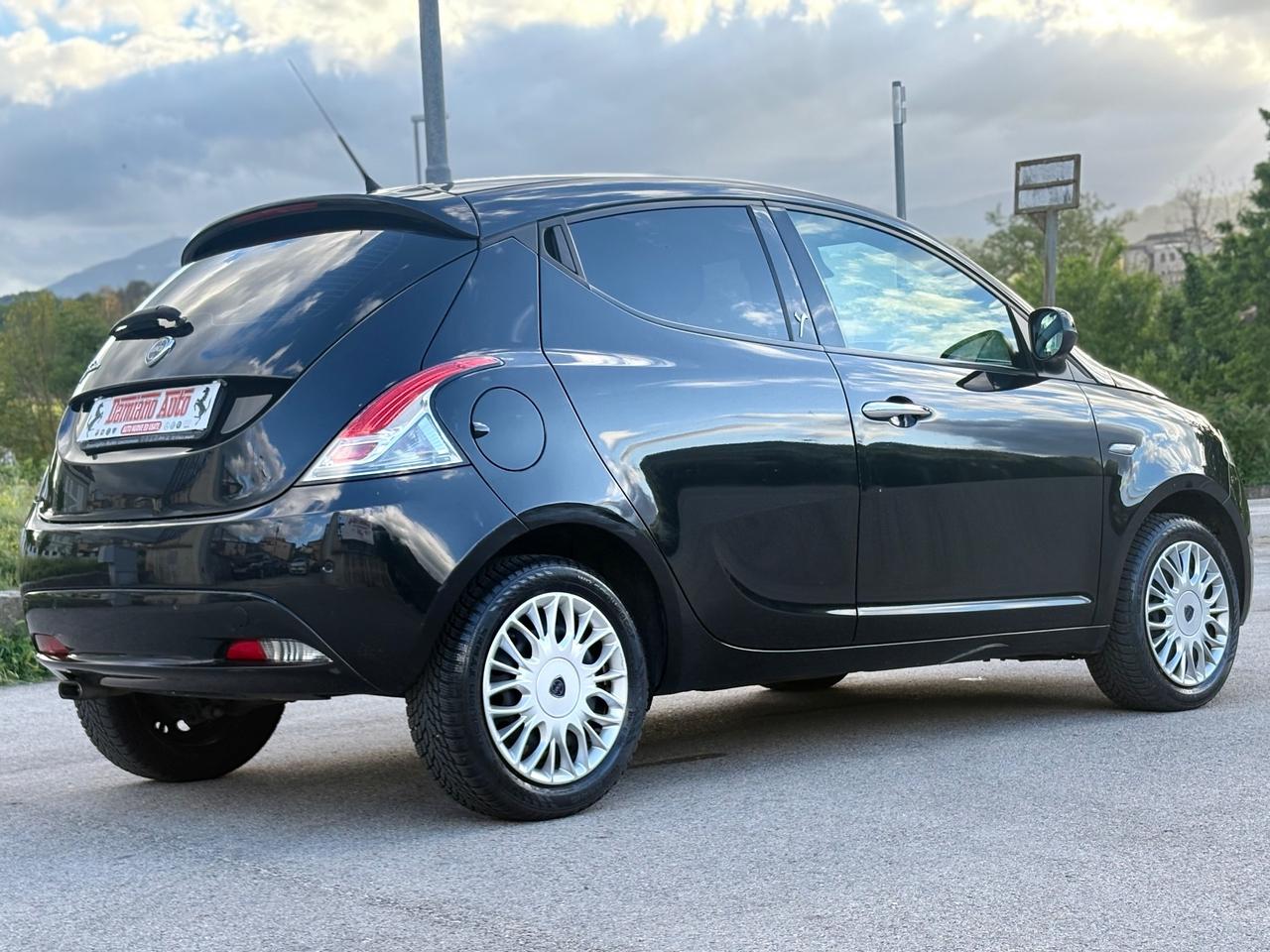 Lancia Ypsilon 1.2 69 CV 5P Gold UCONNECT Blue&Me