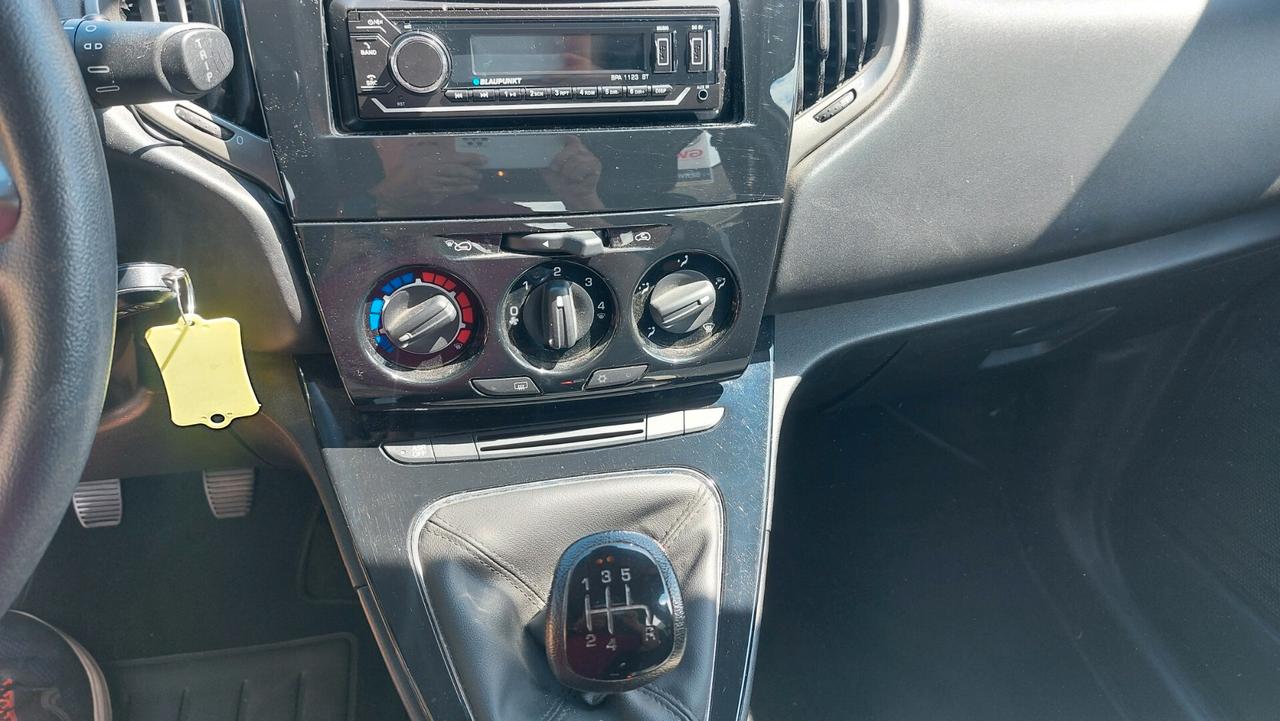 Lancia Ypsilon 1.2 69 CV 5 porte Gold