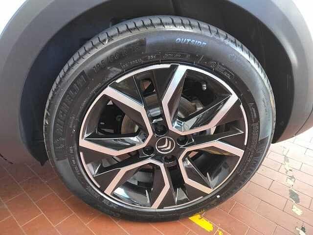 Citroen C4 motore elettrico 136 CV Shine