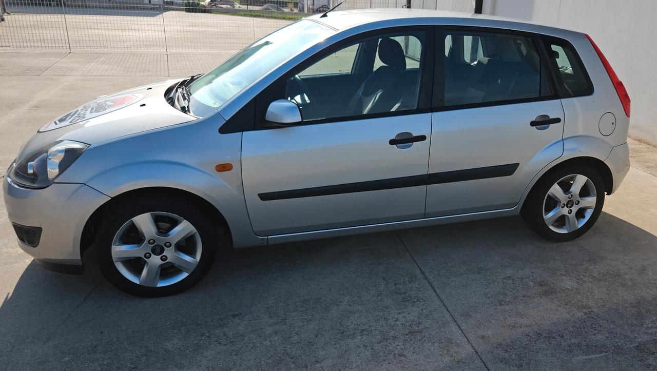 Ford Fiesta 1.4 TDCi 5p. Ghia