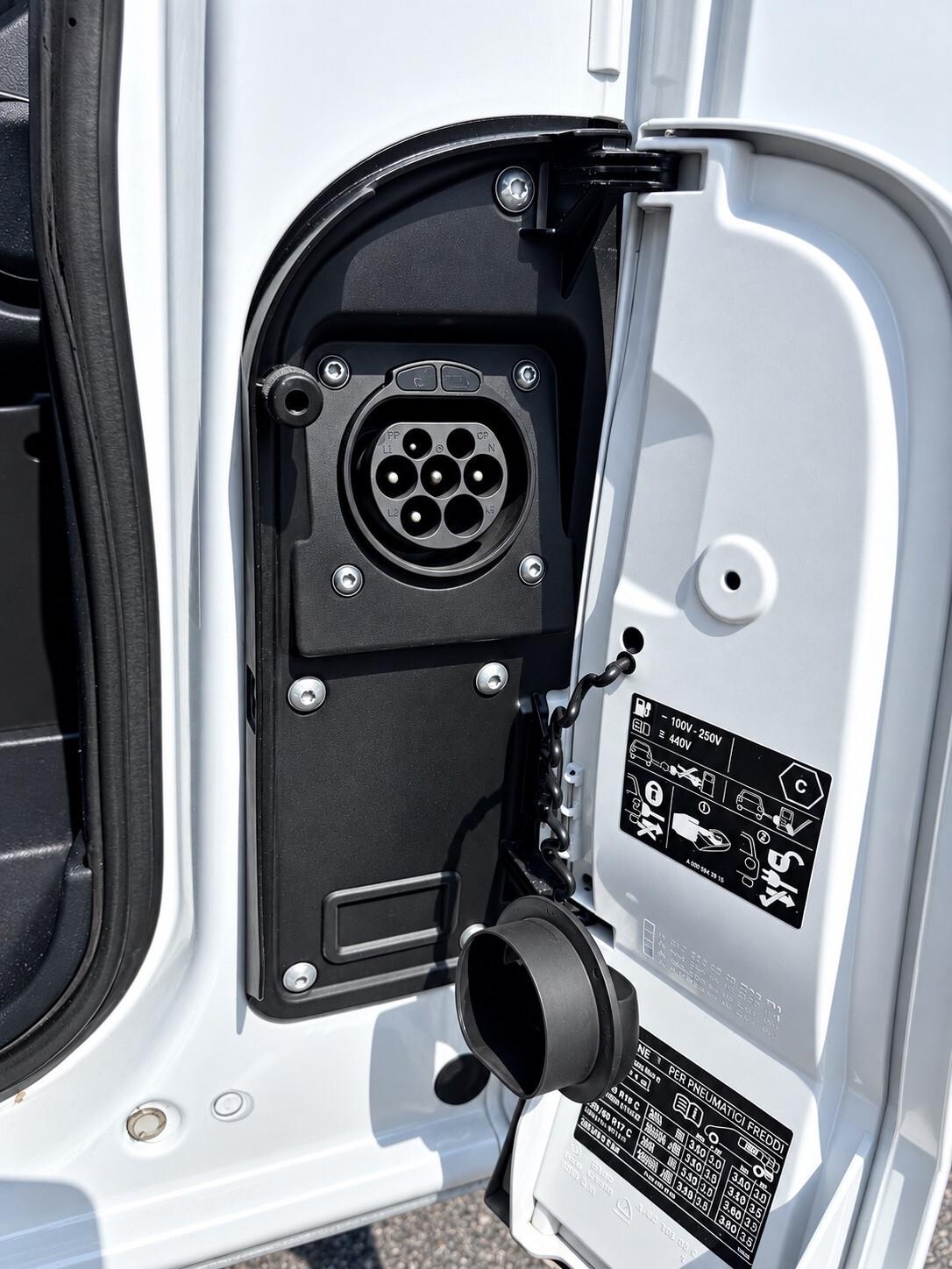 Mercedes-benz Vito eVito 112 Furgone Long AUTONOMIA 250/300KM