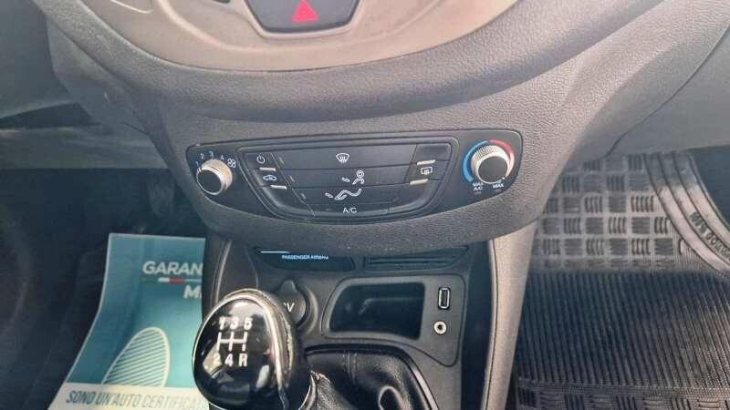 Ford Tourneo Courier 1.6 TDCI 95 CV Plus