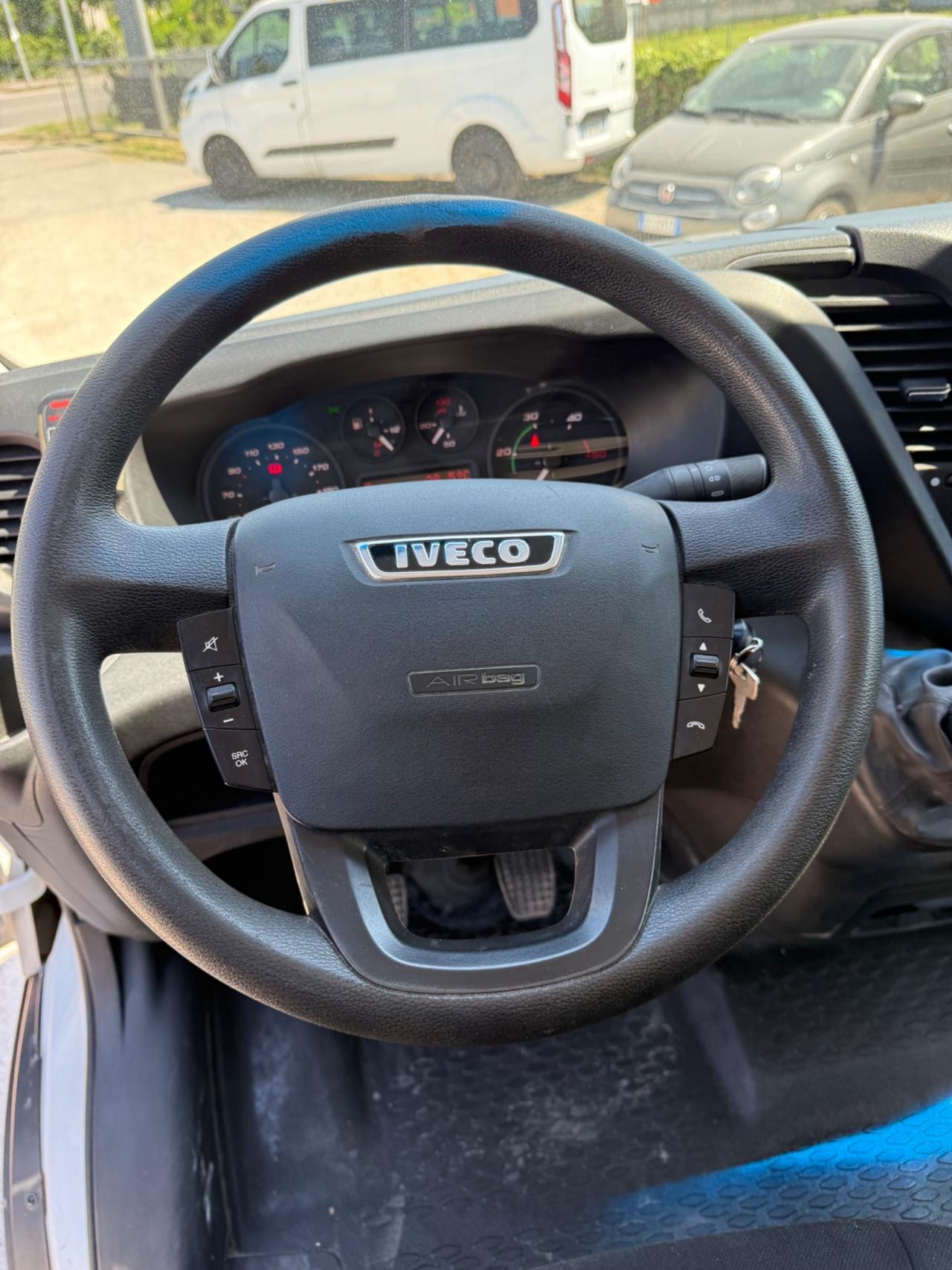 Iveco daily gru 7 posti