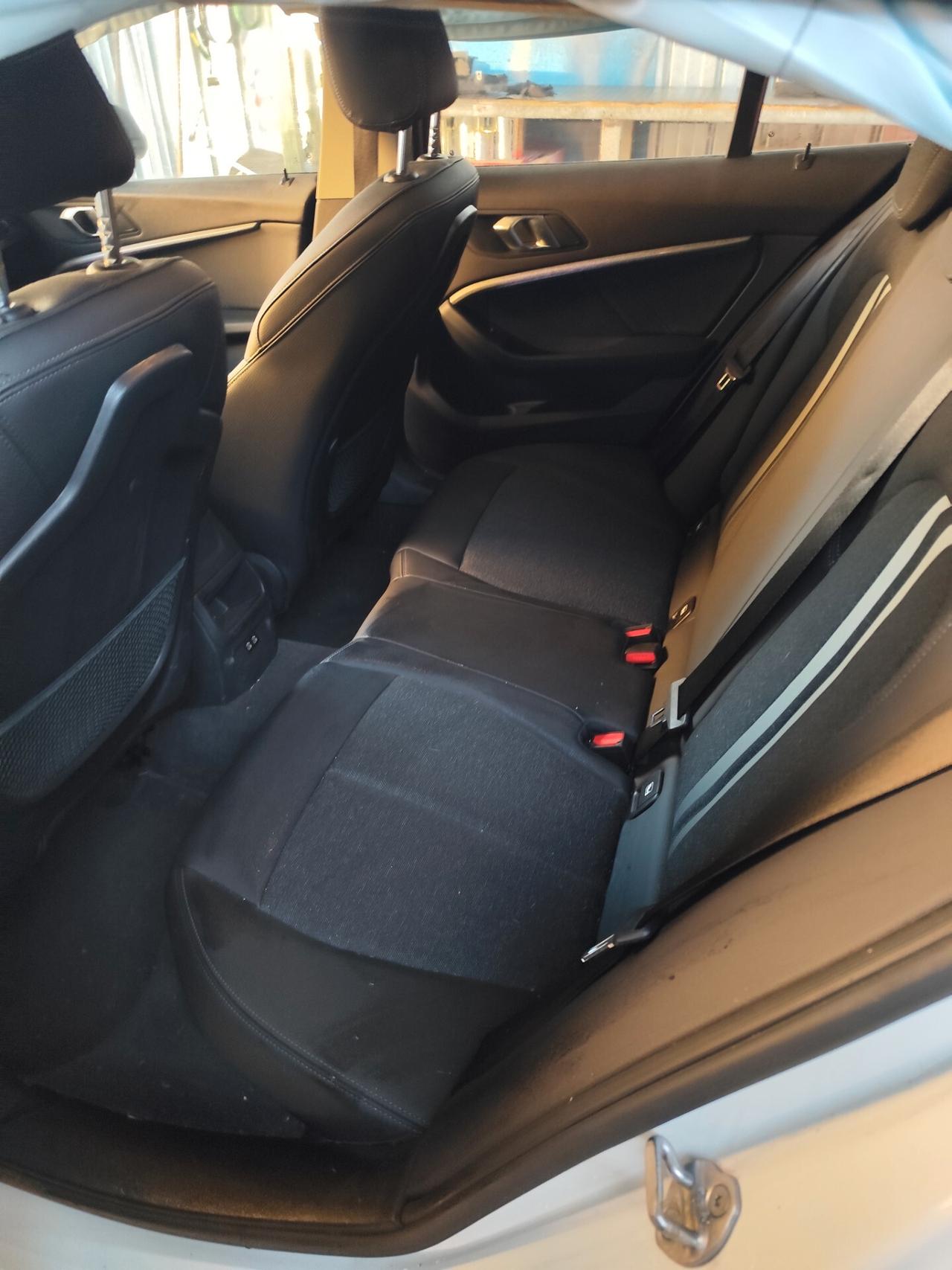 Bmw 116 116d 5p. Advantage