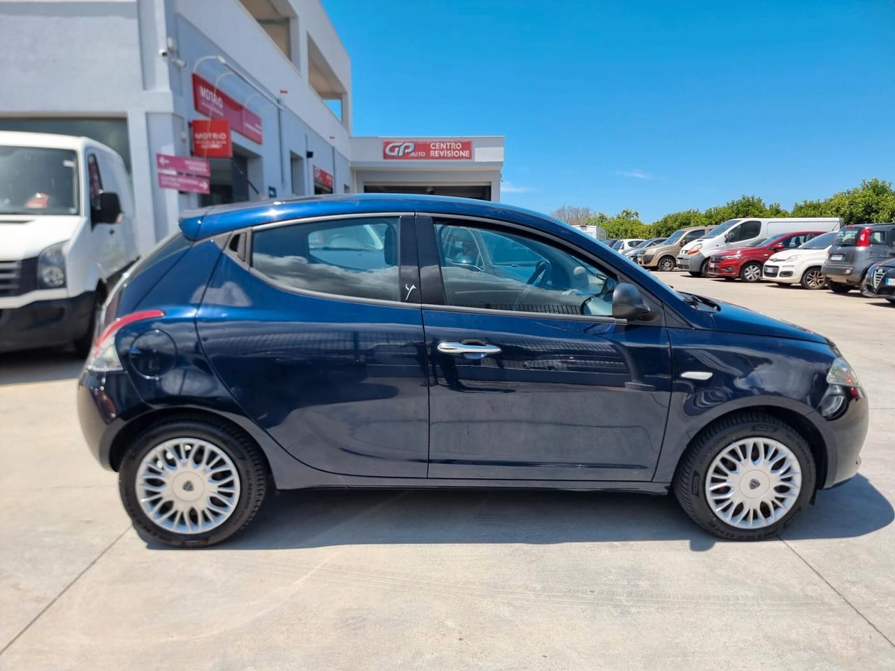Lancia Ypsilon 1.2 69 CV 5 porte Silver KM 64000