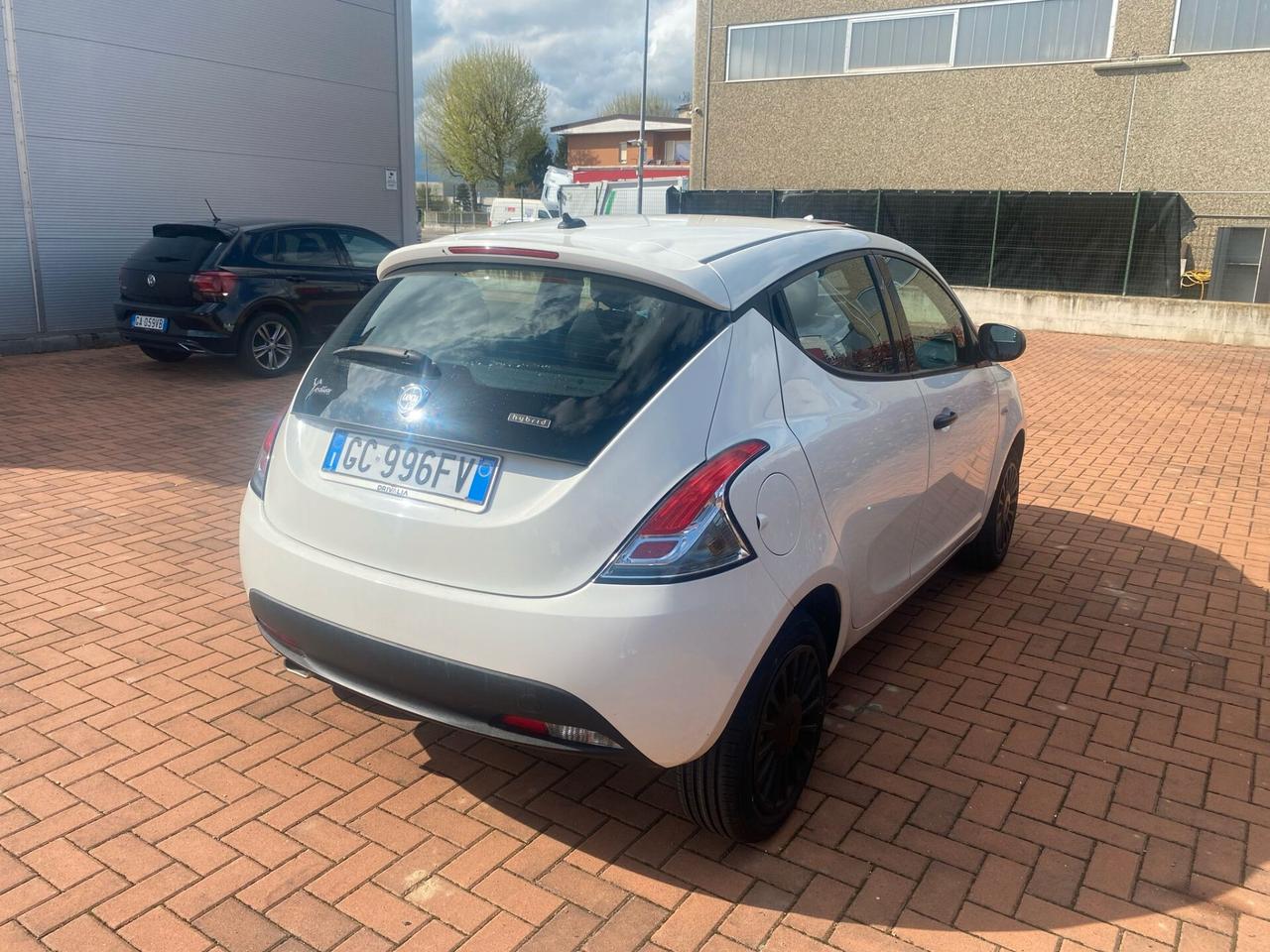 Lancia Ypsilon 1.0 FireFly 5 porte S&S Hybrid Ecochic Silver