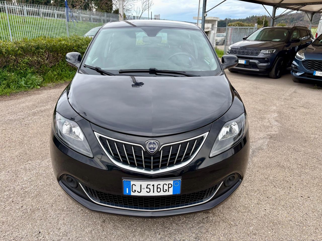 Lancia Ypsilon 1.0 70Cv FireFly 5 porte Hybrid Silver