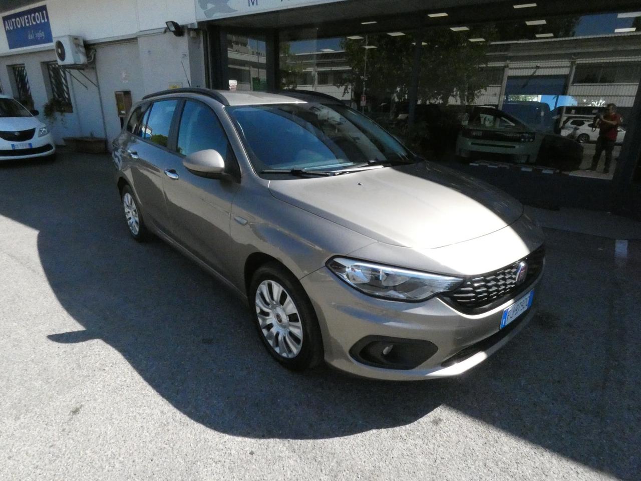 FIAT Tipo (2015-->) Tipo 1.6 Mjt S&S SW Easy Bu...