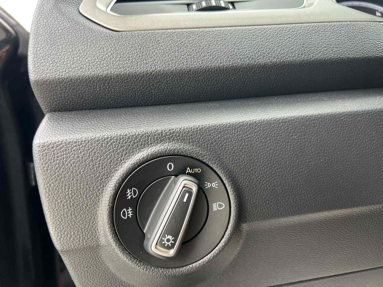 Volkswagen T-Roc 2.0 TDI 116Cv 6M -NAVI-CARPLAY