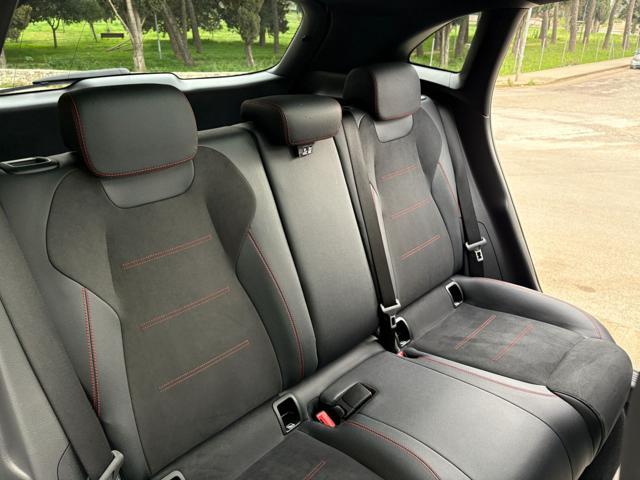 MERCEDES-BENZ GLA 200 d Automatic Premium Amg TETTO-PACK NIGHT