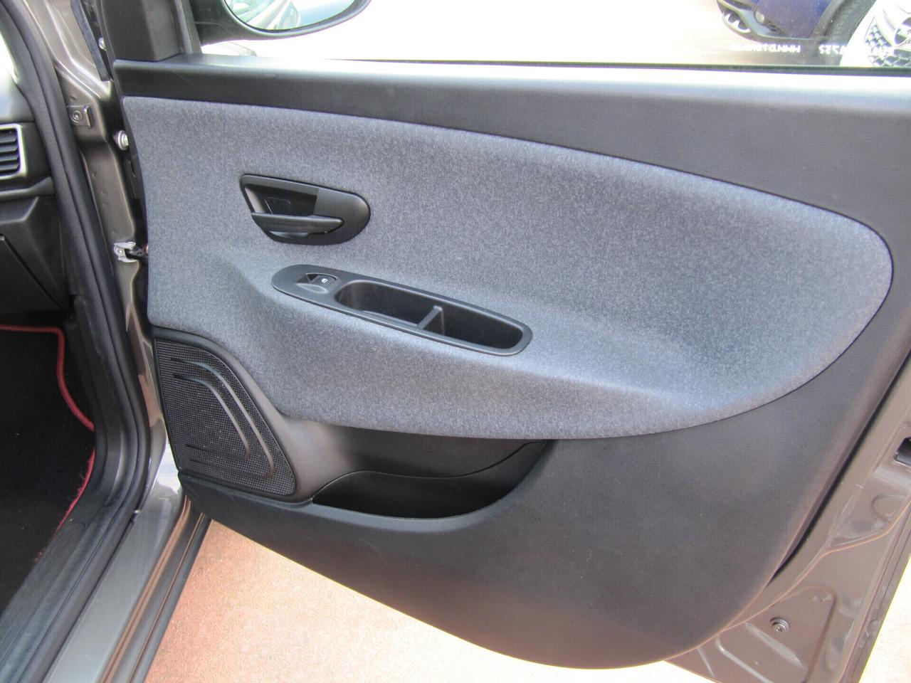 Lancia Ypsilon 0.9 TwinAir 85 CV 5 porte Metano Ecochic Gold
