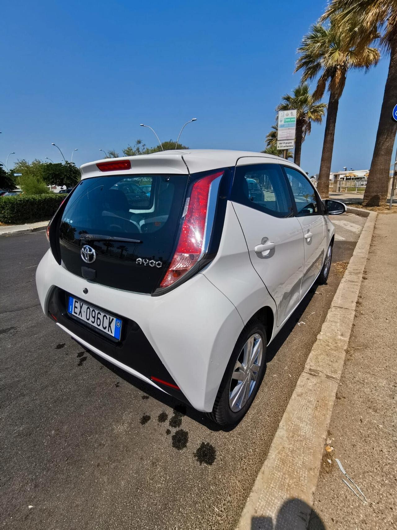 Toyota Aygo 1.0 VVT-i 69 CV 5 porte x-cool 10/2014
