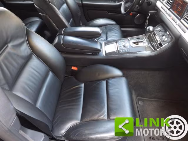 AUDI S8 5.2 V10 quattro tiptronic