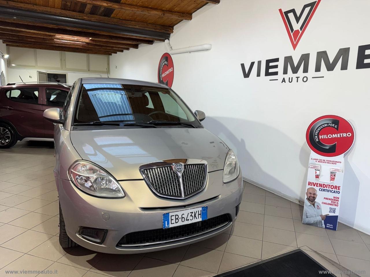 LANCIA Ypsilon 1.3 MJT 75 CV Versus