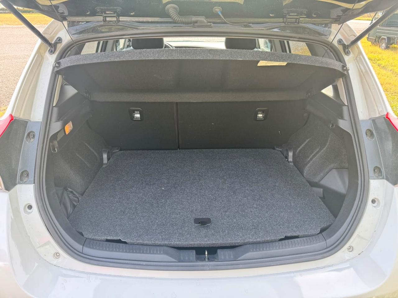 Toyota Auris 1.8 Hybrid Lounge