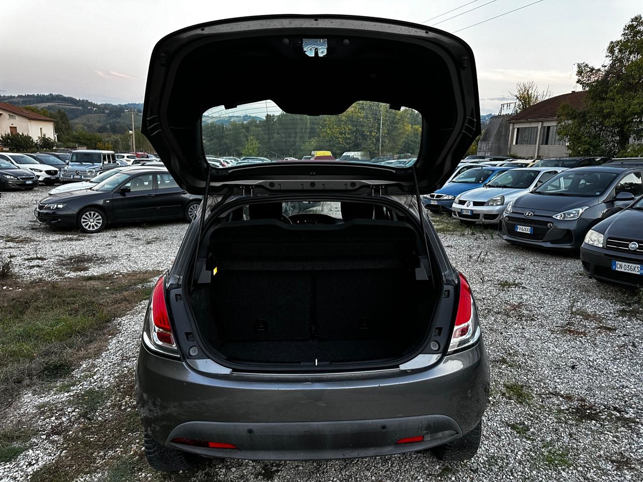 Lancia Ypsilon 1.3 MJT 16V 95 CV 5 porte S&S Silver