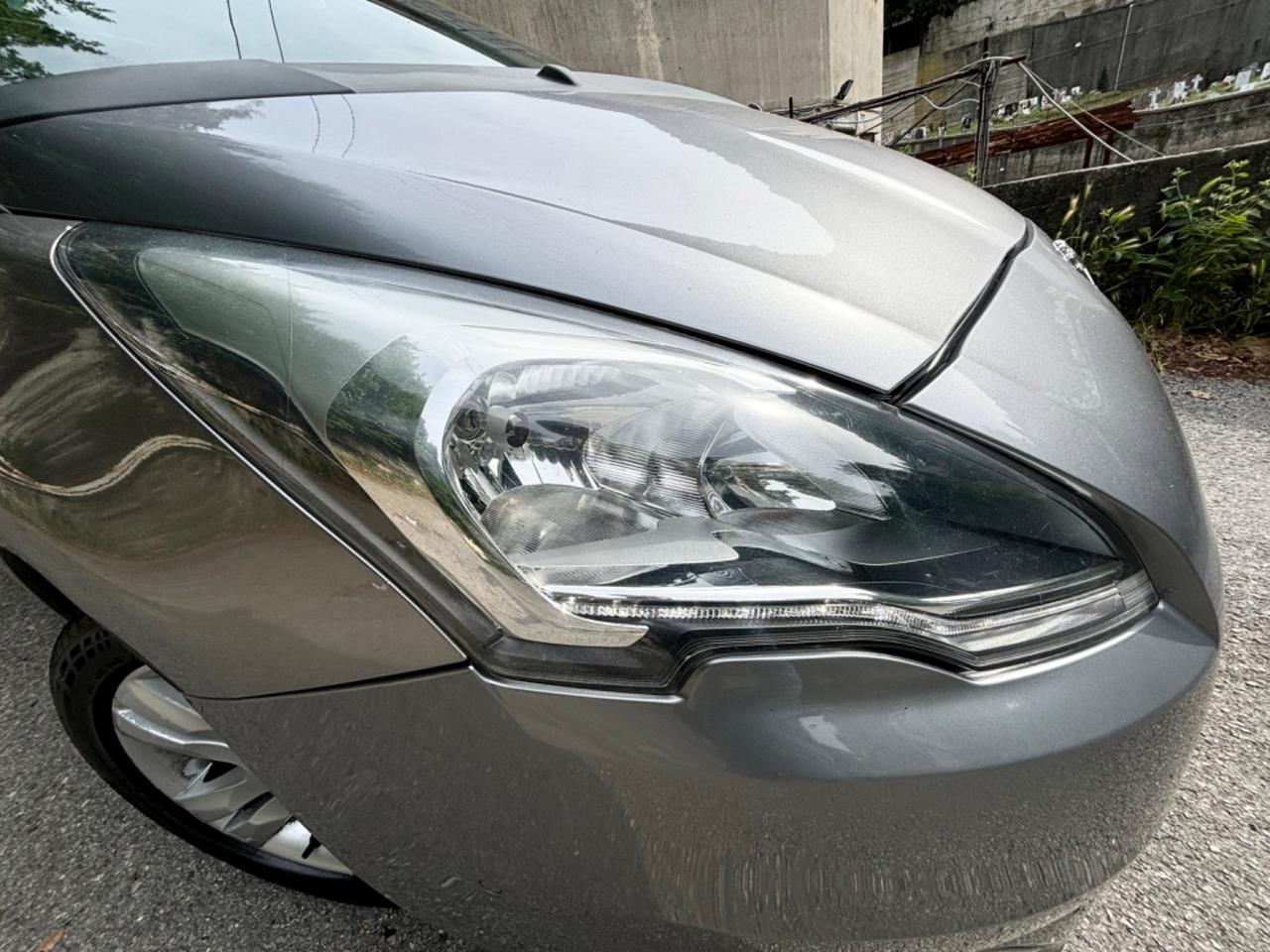 Peugeot 5008 2.0 HDi 150CV Allure
