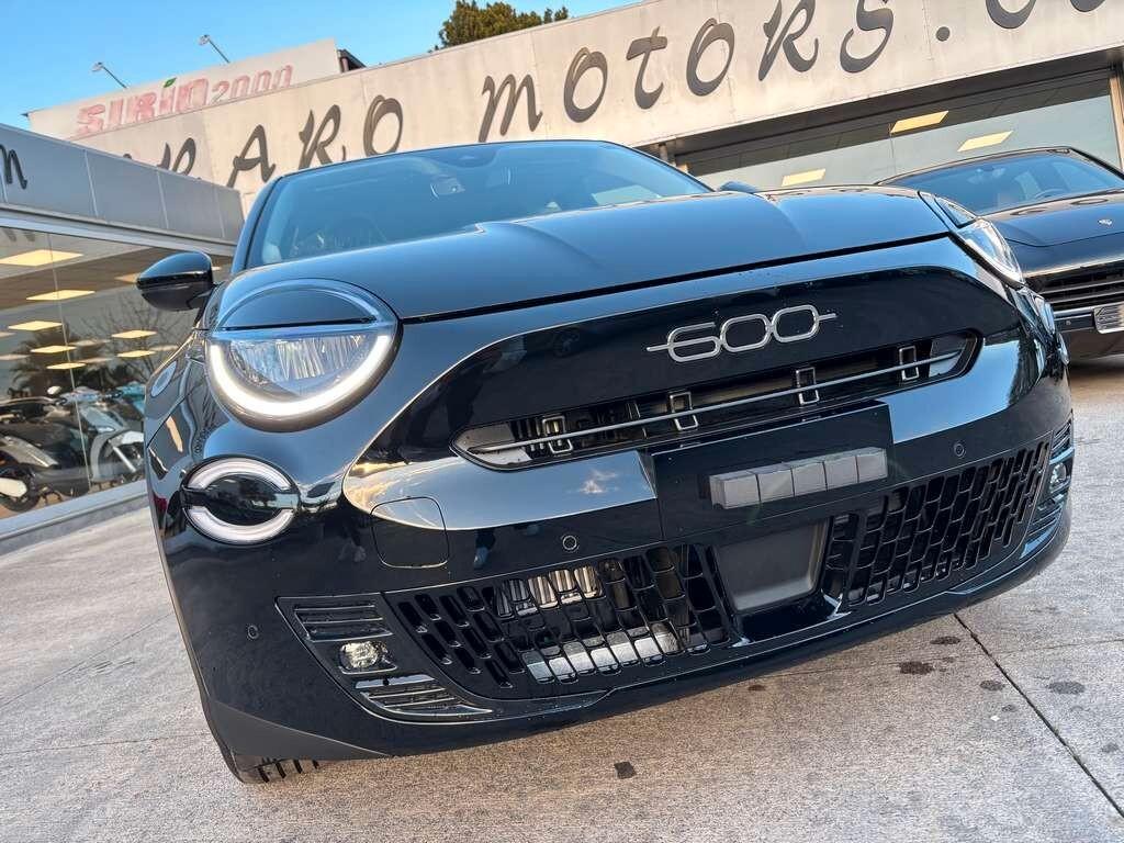 Fiat 600 Hybrid 110 CV DCT MHEV Icon 2025 KM 0 IVA ESPOSTA Tua a soli 209 Euro al mese