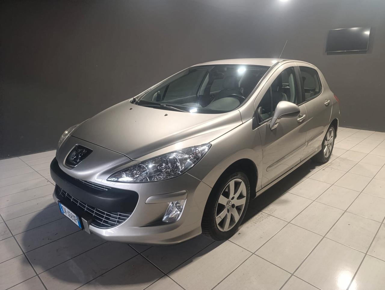 Peugeot 308 del 2009 benzina 80.000 km