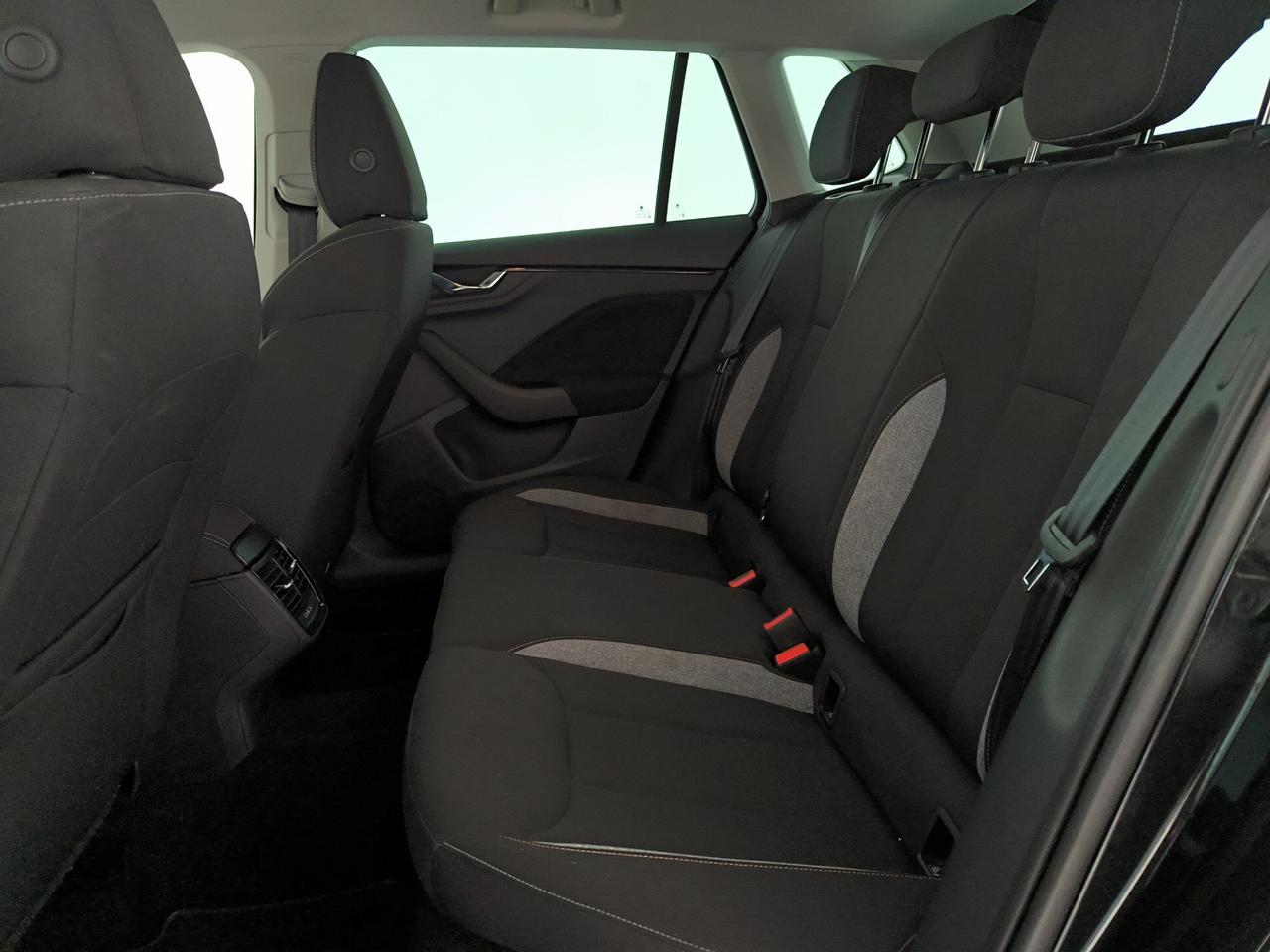 Skoda Kamiq 1.0 tsi black dots 115cv dsg