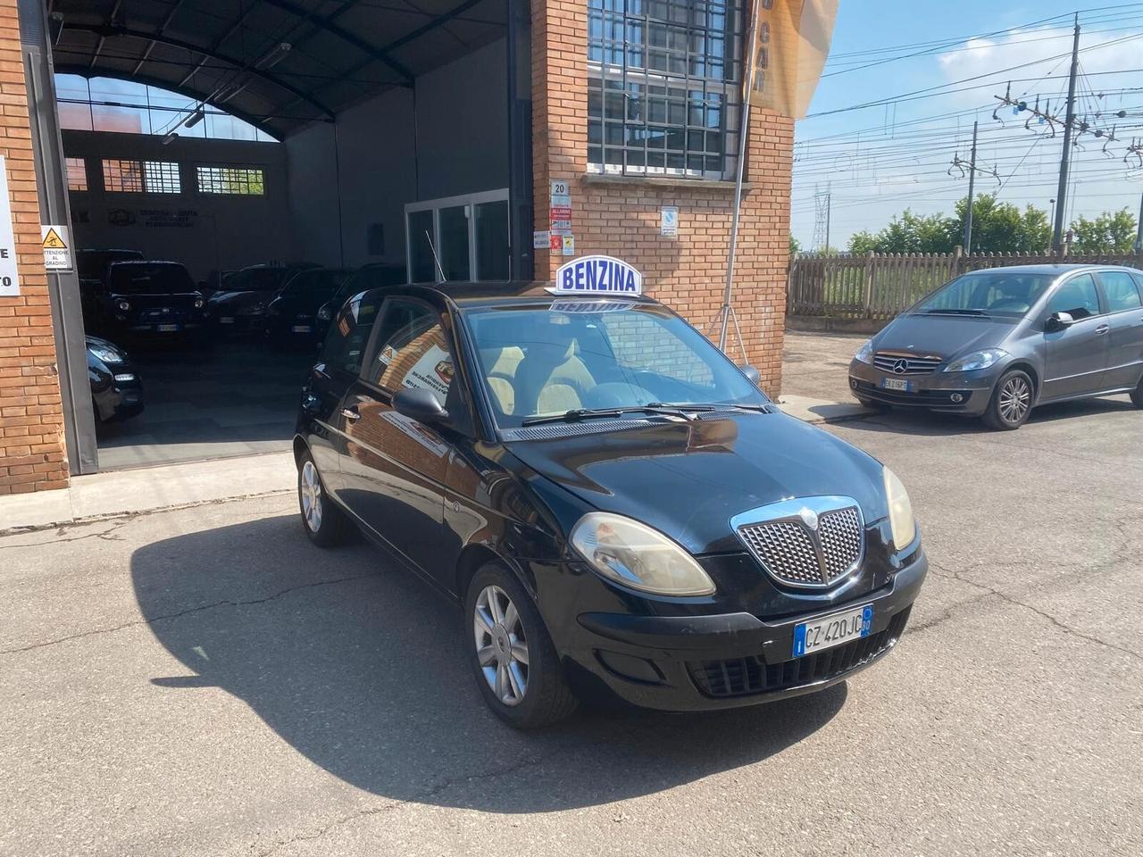 Lancia Ypsilon 1.2 Argento 80cv - OK NEOPATENTATI