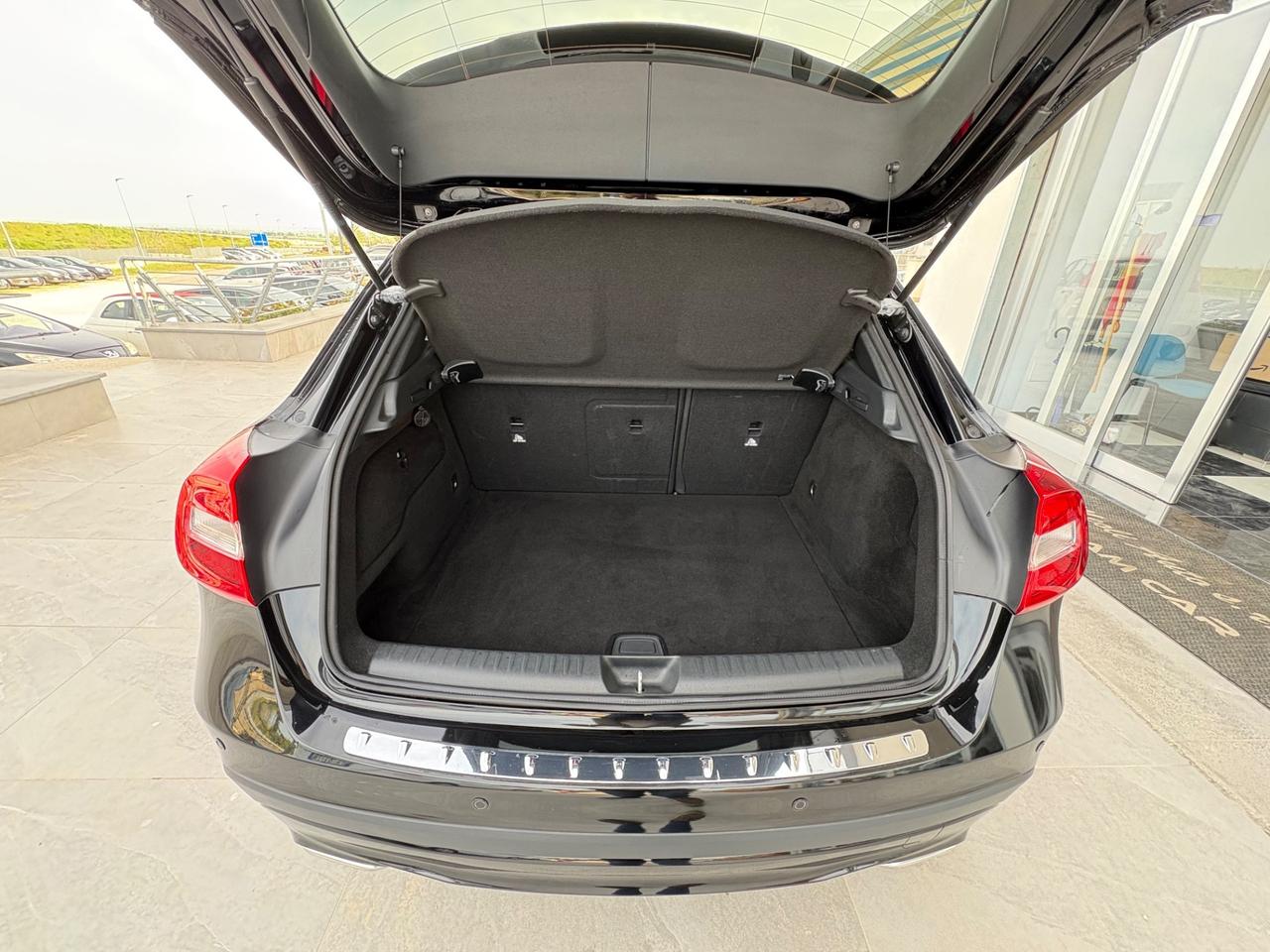 Mercedes-benz GLA 180 d Sport LED INTERNO CERCHI AMG