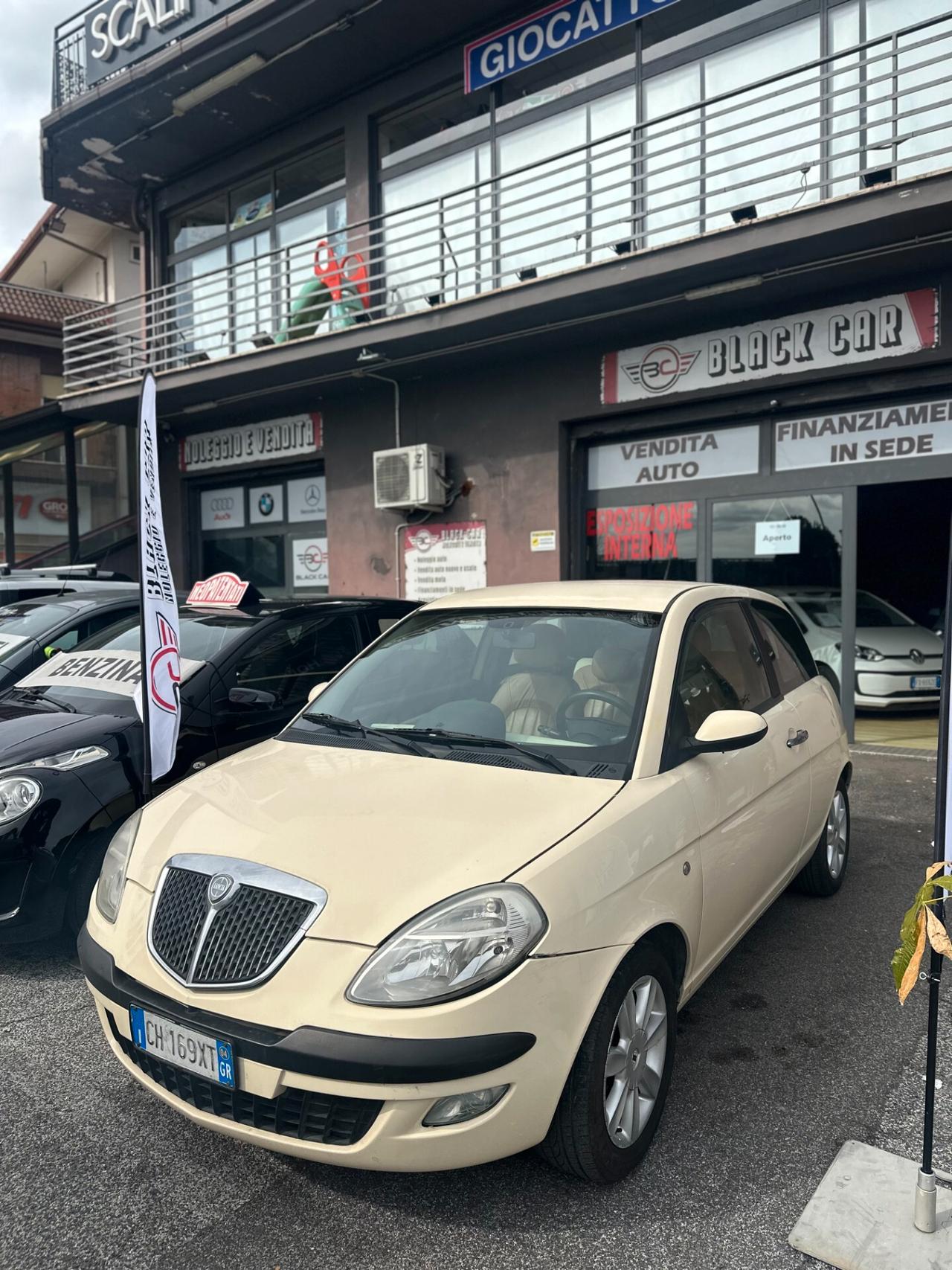 Lancia Ypsilon 1.2 16V Platino