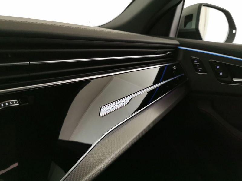 Audi Q8 RS 4.0 mhev 48V performance 640cv tiptronic