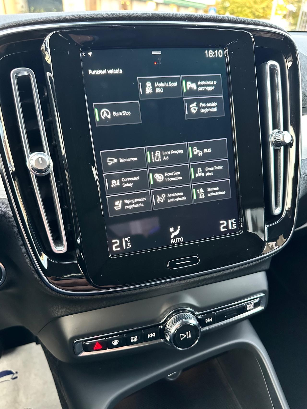 Volvo XC40 T3 Geartronic Momentum Core -km Certificati