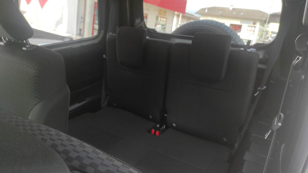 Suzuki Jimny 4 posti