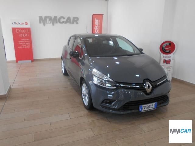 RENAULT - Clio - dCi 8V 75CV 5p. Moschino Zen