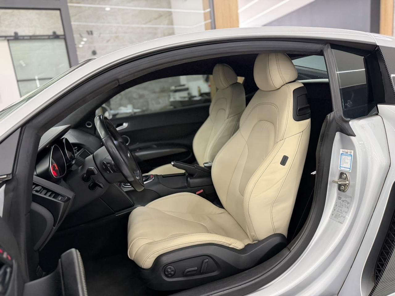 Audi R8 4.2 V8 FSI quattro R tronic