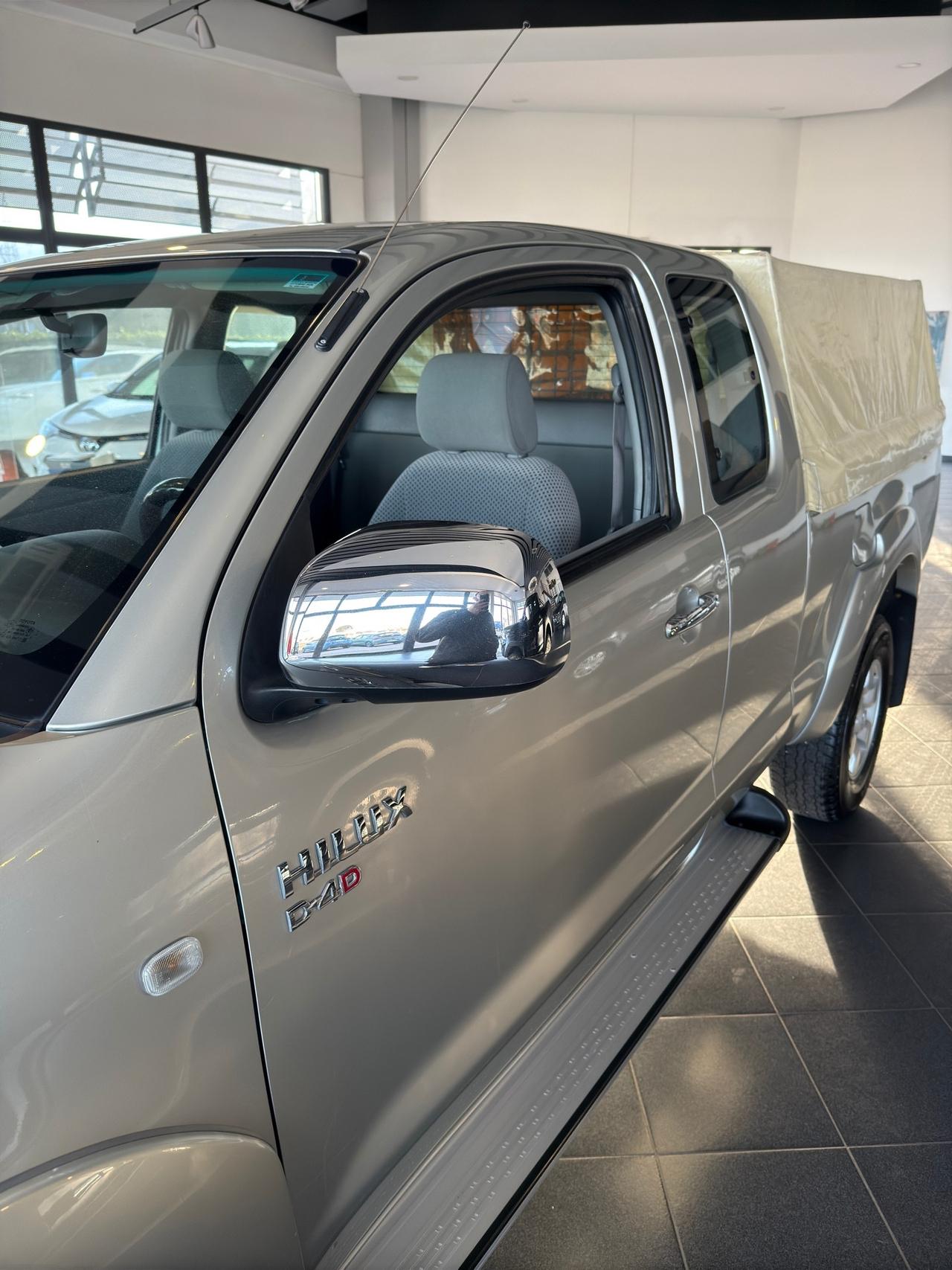 Toyota Hilux 2.5 D-4D 4WD 2p. Extra Cab SR GANCIO